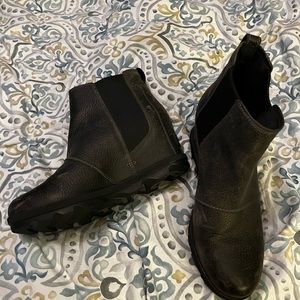 Sorel Joan of Arctic size 9 distressed black/dark grey boots